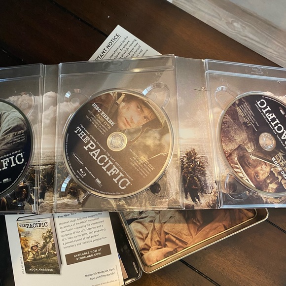 The pacific blu ray dvd set like new - Picture 5 of 6